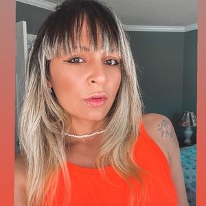 Meet your Posher, Larissa